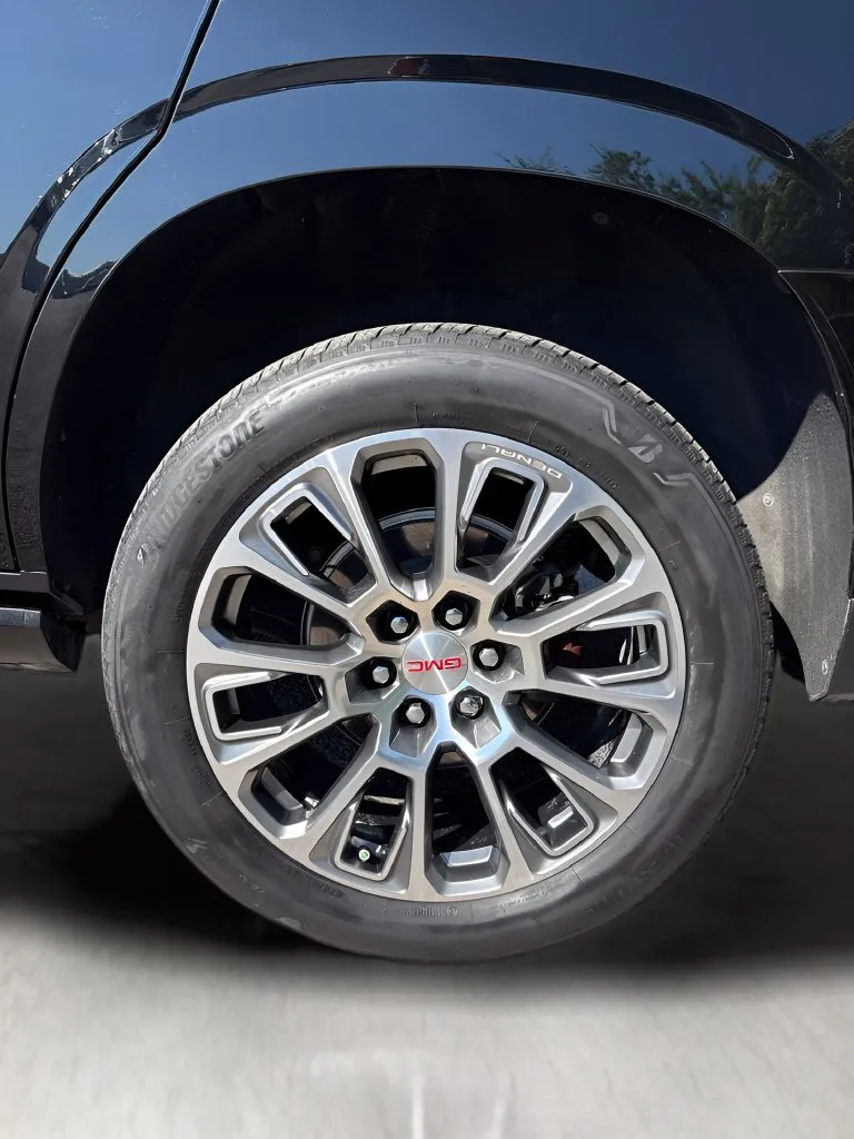 GMC Yukon photo 9