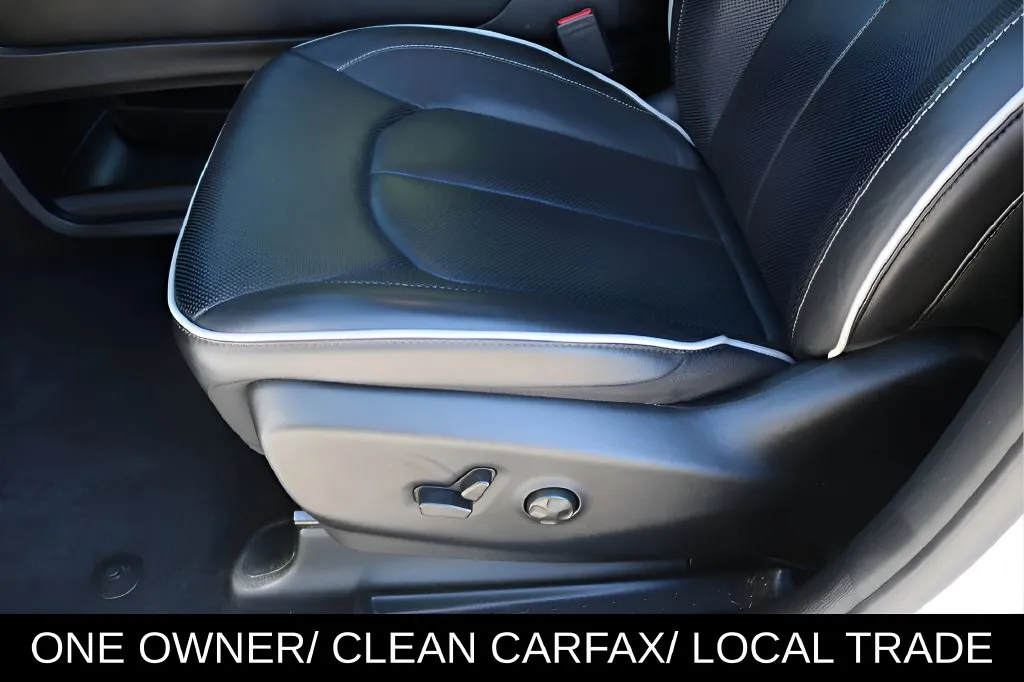 Chrysler Pacifica photo 12