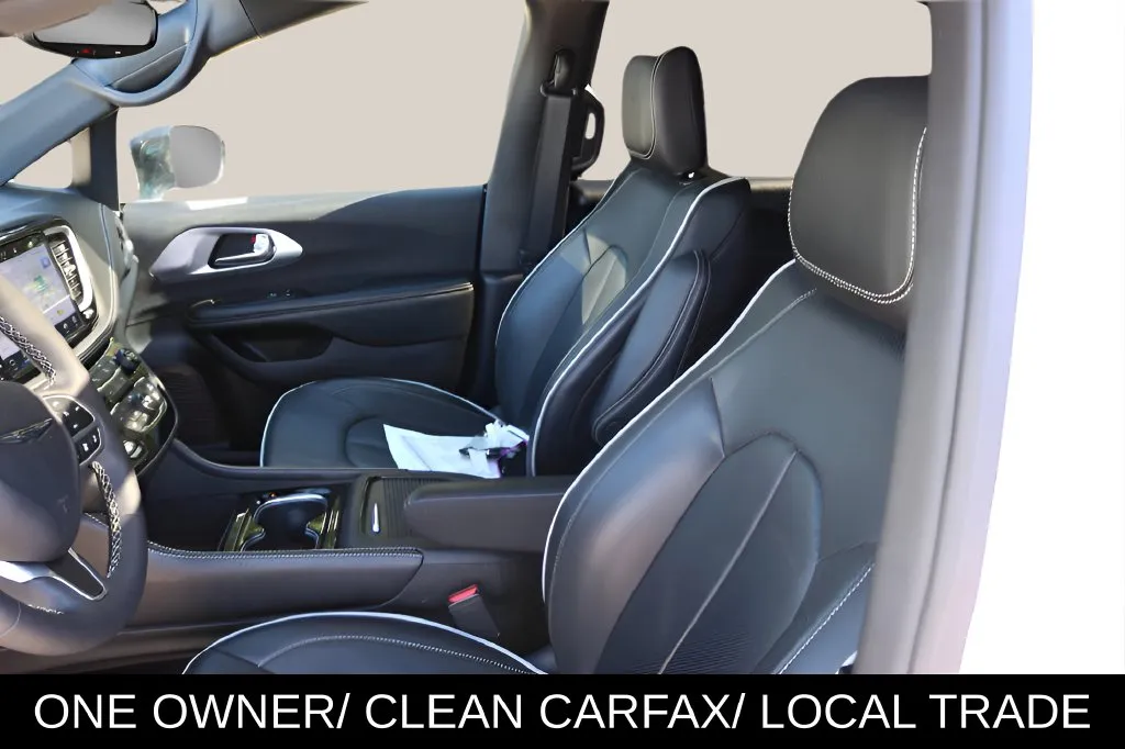Chrysler Pacifica photo 11