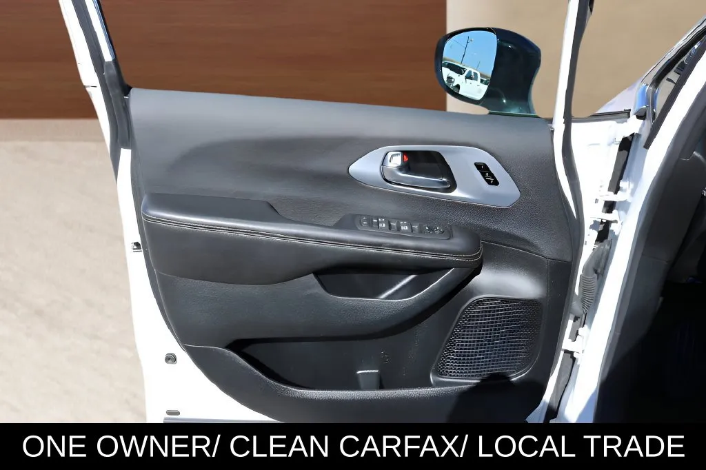 Chrysler Pacifica photo 9