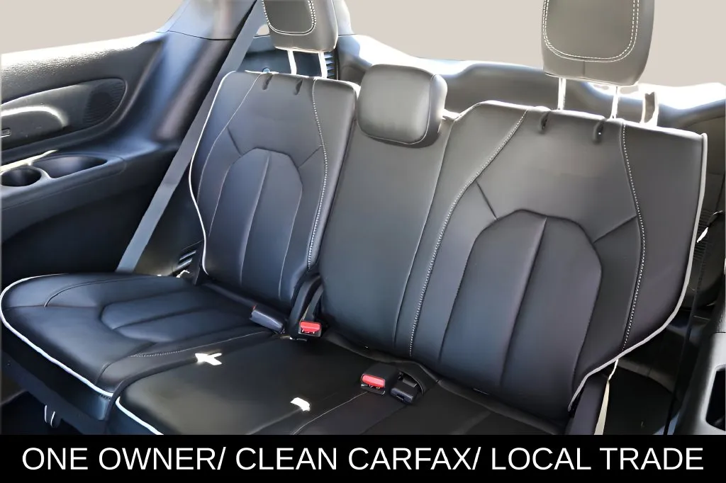 Chrysler Pacifica photo 16