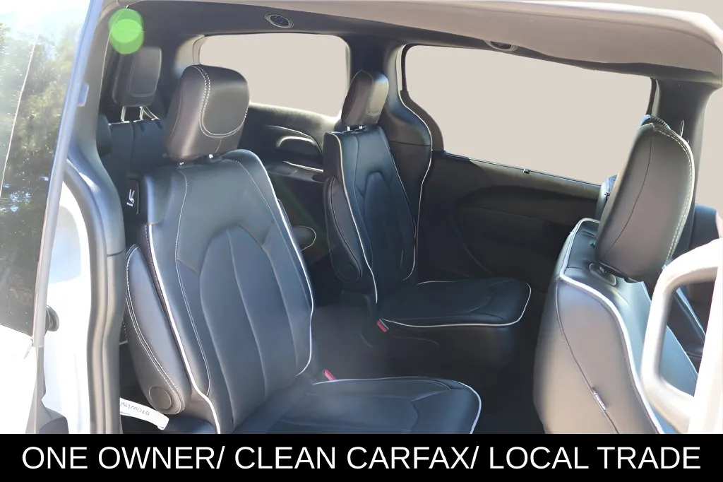 Chrysler Pacifica photo 18