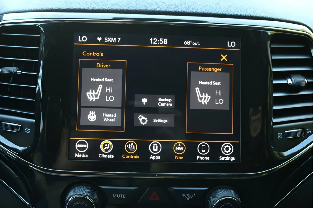 Jeep Grand Cherokee photo 26