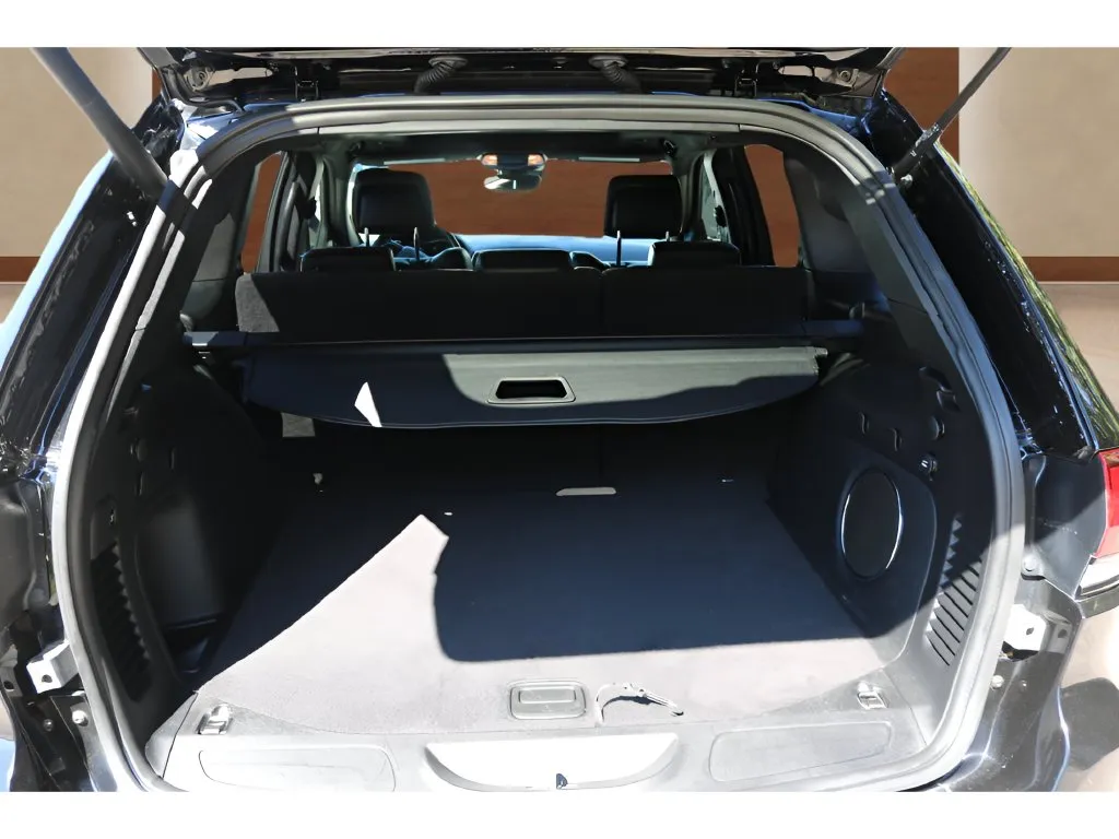 Jeep Grand Cherokee photo 18