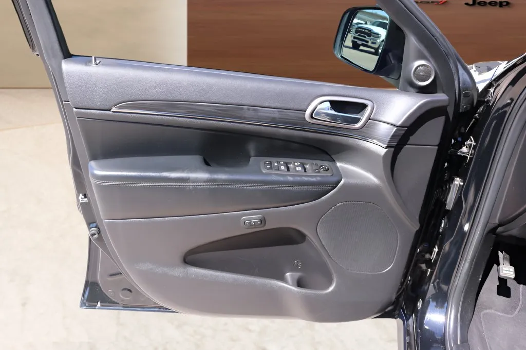 Jeep Grand Cherokee photo 11
