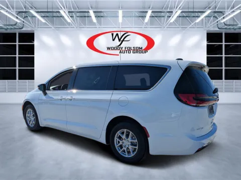 More photos of 2026 Chrysler Pacifica Select at Woody Folsom CDJR of Douglas, GA