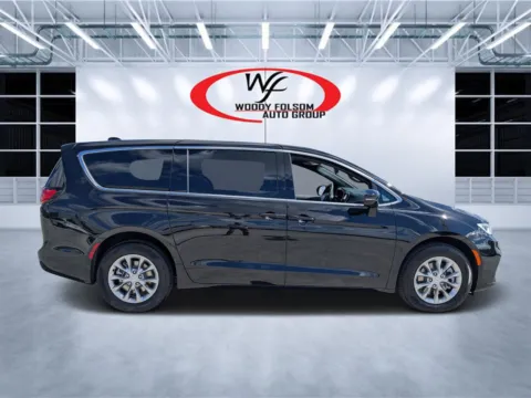Photos of 2026 Chrysler Pacifica Select for sale in Douglas, GA at Woody Folsom CDJR of Douglas
