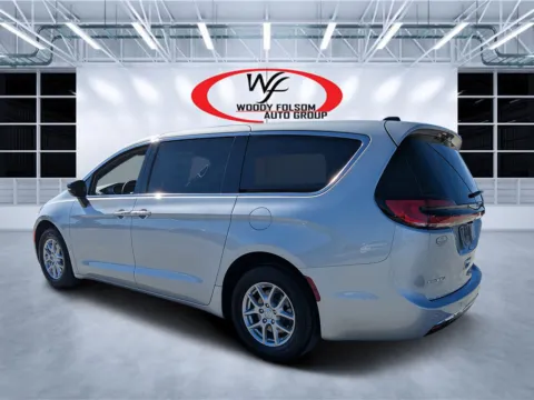 More photos of 2026 Chrysler Pacifica Select at Woody Folsom CDJR of Douglas, GA