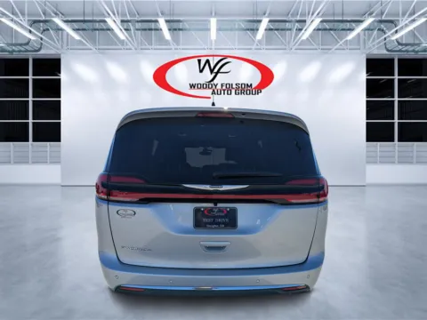 More photos of 2026 Chrysler Pacifica Select at Woody Folsom CDJR of Douglas, GA