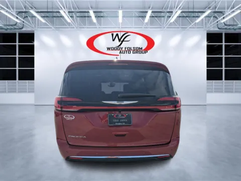 More photos of 2026 Chrysler Pacifica Select at Woody Folsom CDJR of Douglas, GA