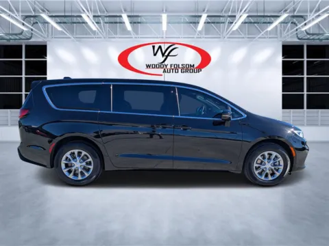 Photos of 2026 Chrysler Pacifica Select for sale in Douglas, GA at Woody Folsom CDJR of Douglas