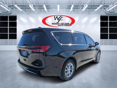 Another view of 2026 Chrysler Pacifica Select for sale in Douglas, GA at Woody Folsom CDJR of Douglas