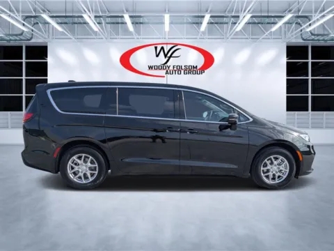 Photos of 2026 Chrysler Pacifica Select for sale in Douglas, GA at Woody Folsom CDJR of Douglas