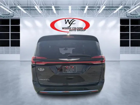 More photos of 2026 Chrysler Pacifica Select at Woody Folsom CDJR of Douglas, GA