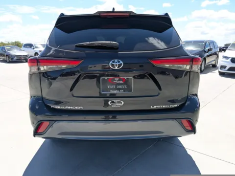 More photos of 2020 Toyota Highlander Limited at Woody Folsom CDJR of Douglas, GA
