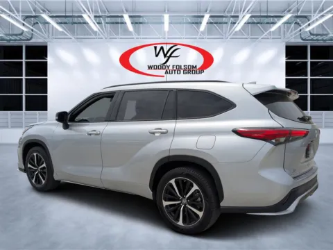 More photos of 2022 Toyota Highlander XSE at Woody Folsom CDJR of Douglas, GA