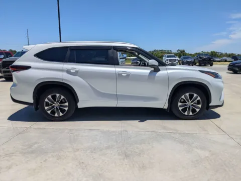 Another view of 2024 Toyota Highlander XLE for sale in Douglas, GA at Woody Folsom CDJR of Douglas