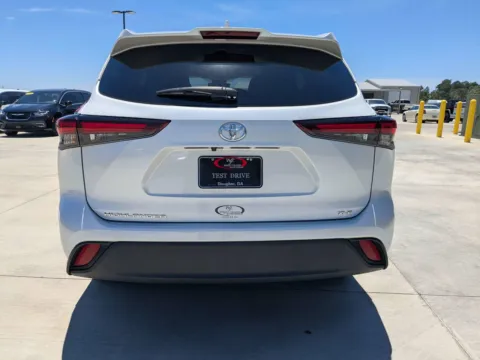 More photos of 2024 Toyota Highlander XLE at Woody Folsom CDJR of Douglas, GA