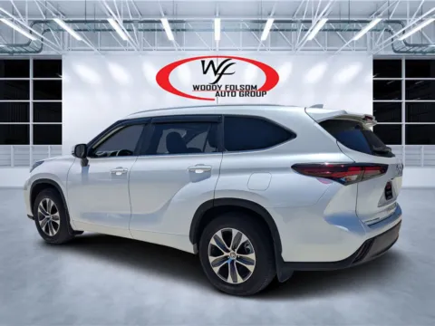 More photos of 2024 Toyota Highlander XLE at Woody Folsom CDJR of Douglas, GA