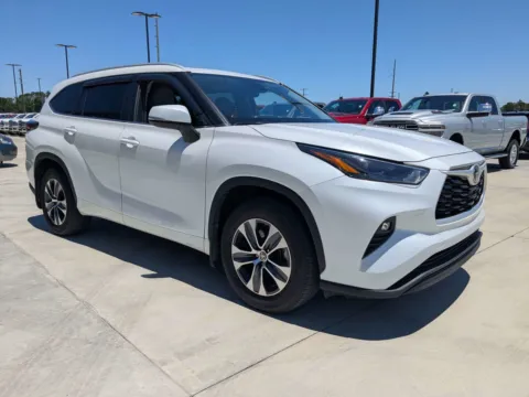 Photos of 2024 Toyota Highlander XLE for sale in Douglas, GA at Woody Folsom CDJR of Douglas