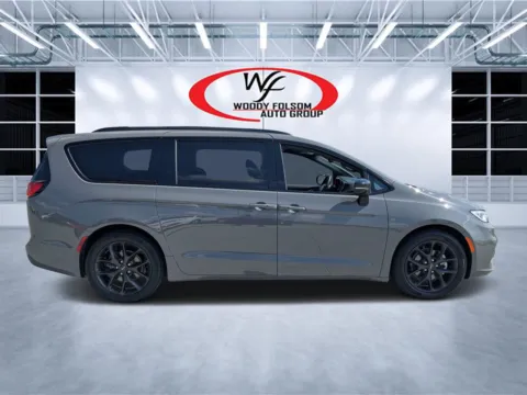 Photos of 2025 Chrysler Pacifica Limited for sale in Douglas, GA at Woody Folsom CDJR of Douglas