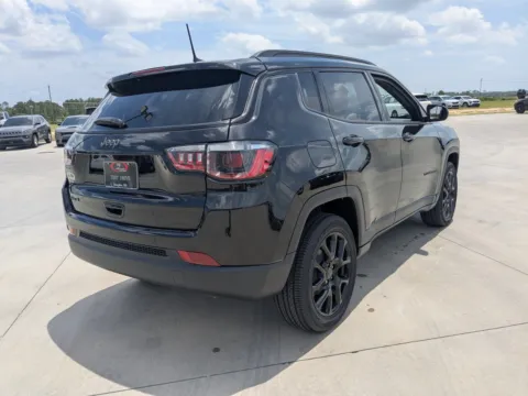 More photos of 2026 Jeep Compass Latitude Altitude at Woody Folsom CDJR of Douglas, GA