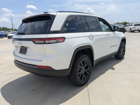 More photos of 2026 Jeep Grand Cherokee Laredo Altitude at Woody Folsom CDJR of Douglas, GA