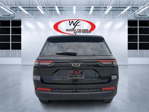 More photos of 2025 Jeep Grand Cherokee Altitude X at Woody Folsom CDJR of Douglas, GA
