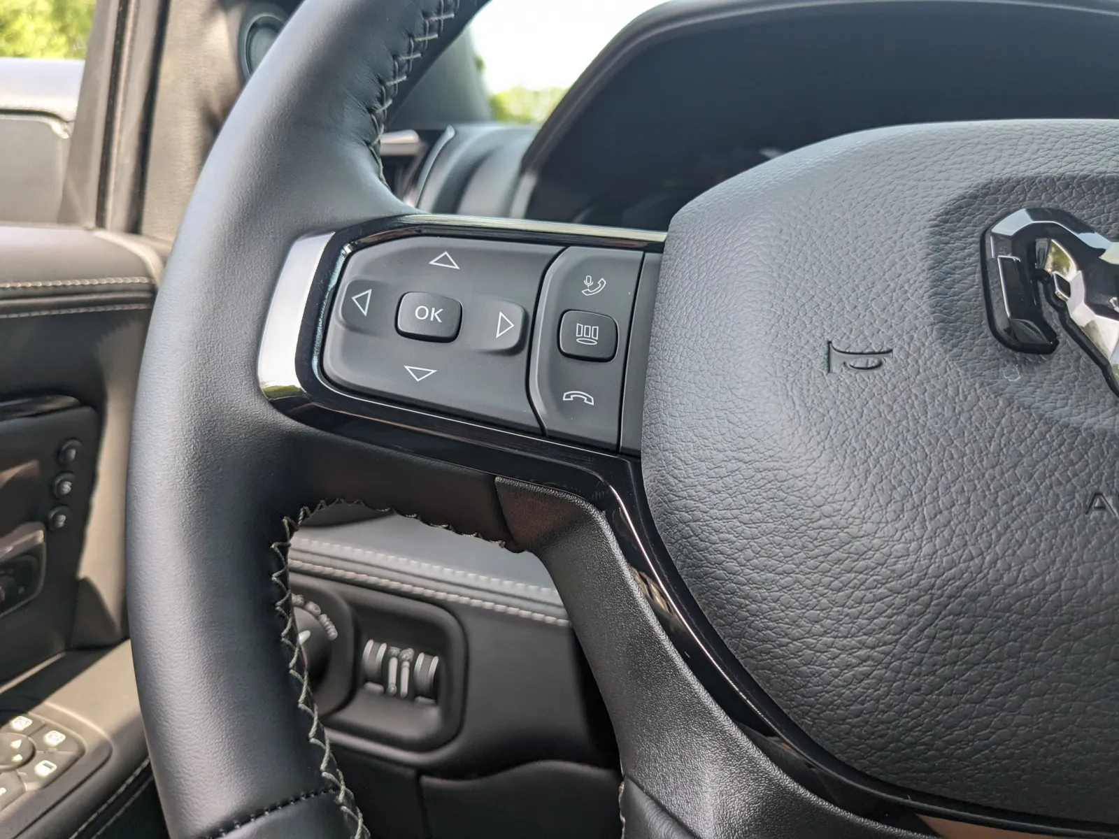 2025 RAM 2500 Limited - Photo 29