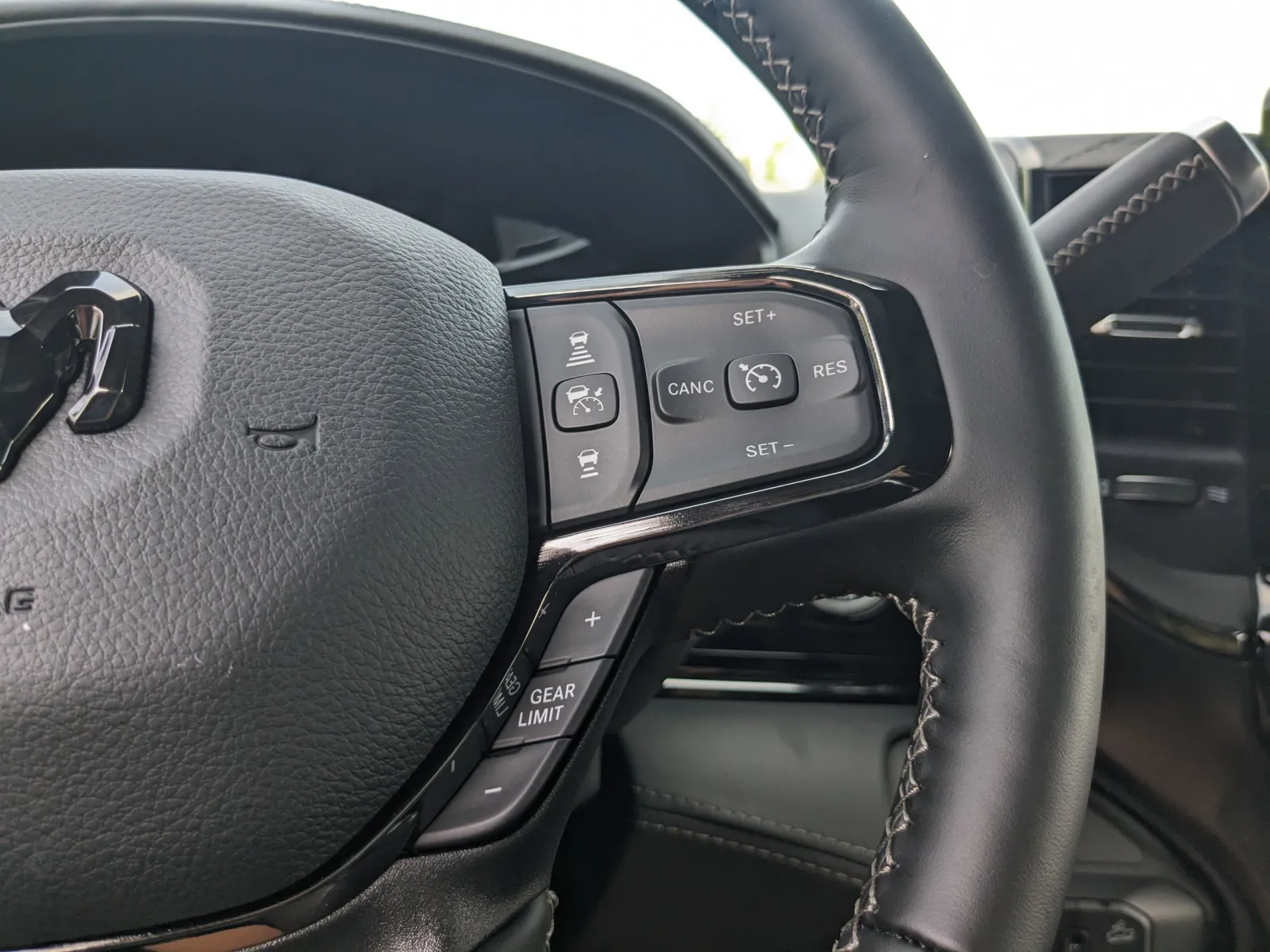 2025 RAM 2500 Limited - Photo 30