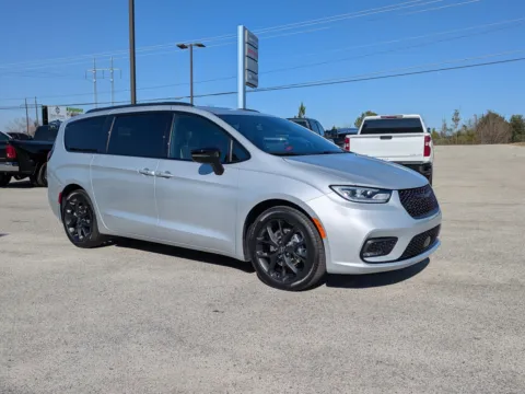 Photos of 2026 Chrysler Pacifica Limited for sale in Vidalia, GA at Woody Folsom Chrysler Dodge Jeep Ram of Vidalia