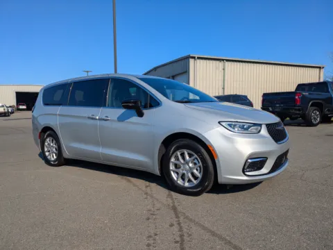 Photos of 2026 Chrysler Pacifica Select for sale in Vidalia, GA at Woody Folsom Chrysler Dodge Jeep Ram of Vidalia