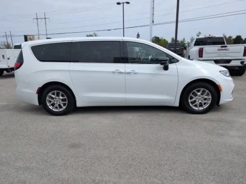 Another view of 2025 Chrysler Pacifica Select for sale in Vidalia, GA at Woody Folsom Chrysler Dodge Jeep Ram of Vidalia