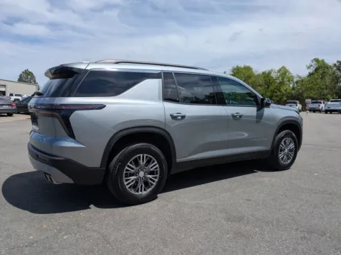 More photos of 2025 Chevrolet Traverse FWD LT at Woody Folsom Chrysler Dodge Jeep Ram of Vidalia, GA