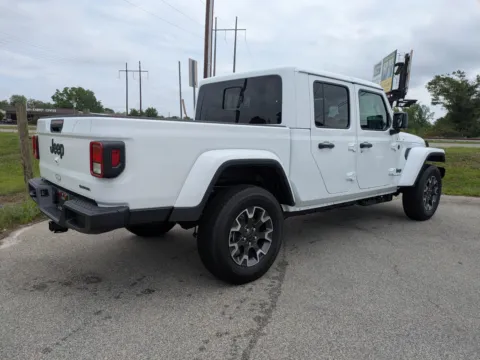 More photos of 2026 Jeep Gladiator Sahara at Woody Folsom Chrysler Dodge Jeep Ram of Vidalia, GA