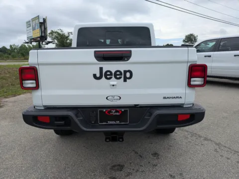 More photos of 2026 Jeep Gladiator Sahara at Woody Folsom Chrysler Dodge Jeep Ram of Vidalia, GA