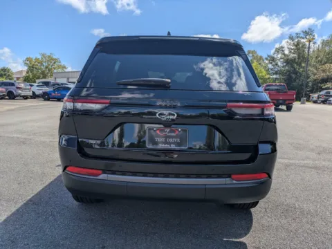 More photos of 2027 Jeep Grand Cherokee Limited at Woody Folsom Chrysler Dodge Jeep Ram of Vidalia, GA
