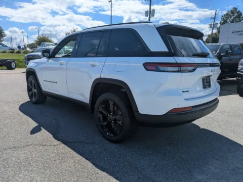More photos of 2027 Jeep Grand Cherokee Limited at Woody Folsom Chrysler Dodge Jeep Ram of Vidalia, GA