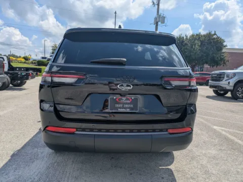 More photos of 2027 Jeep Grand Cherokee L Laredo Altitude at Woody Folsom Chrysler Dodge Jeep Ram of Vidalia, GA