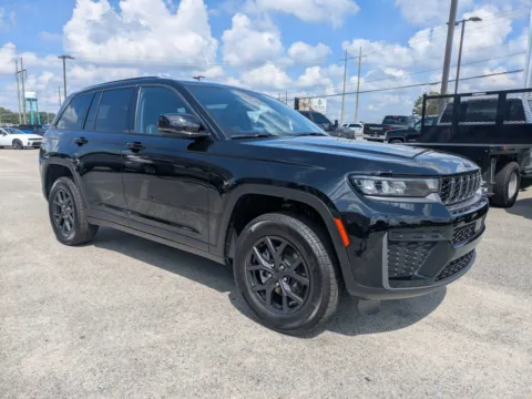Photos of 2027 Jeep Grand Cherokee Laredo Altitude for sale in Vidalia, GA at Woody Folsom Chrysler Dodge Jeep Ram of Vidalia