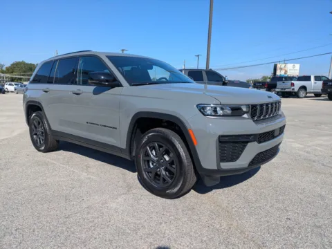 Photos of 2027 Jeep Grand Cherokee Laredo Altitude for sale in Vidalia, GA at Woody Folsom Chrysler Dodge Jeep Ram of Vidalia