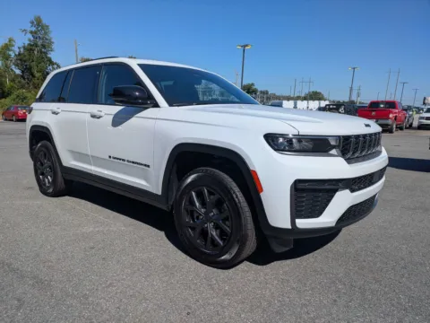 Photos of 2027 Jeep Grand Cherokee Laredo Altitude for sale in Vidalia, GA at Woody Folsom Chrysler Dodge Jeep Ram of Vidalia