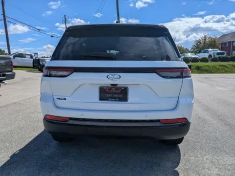 More photos of 2027 Jeep Grand Cherokee Limited Reserve at Woody Folsom Chrysler Dodge Jeep Ram of Vidalia, GA