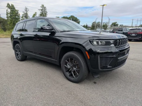 Black 2027 Jeep Grand Cherokee L Laredo Altitude for sale in Vidalia, GA