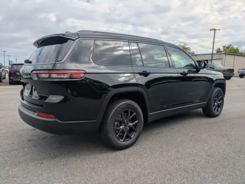More photos of 2027 Jeep Grand Cherokee L Laredo Altitude at Woody Folsom Chrysler Dodge Jeep Ram of Vidalia, GA