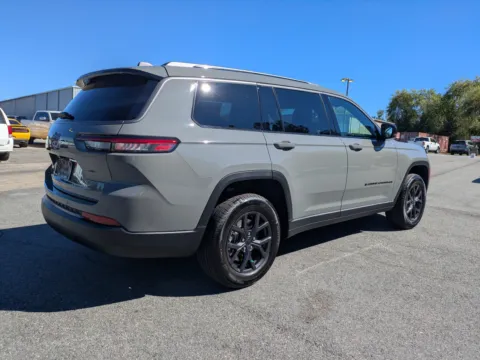 More photos of 2027 Jeep Grand Cherokee L Laredo Altitude at Woody Folsom Chrysler Dodge Jeep Ram of Vidalia, GA
