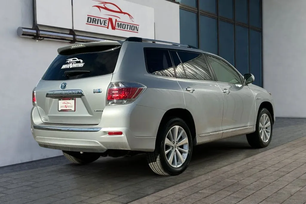 More photos of 2013 Toyota Highlander Limited Hybrid Sport Utility 4D at Drive N-Motion Greeley, CO