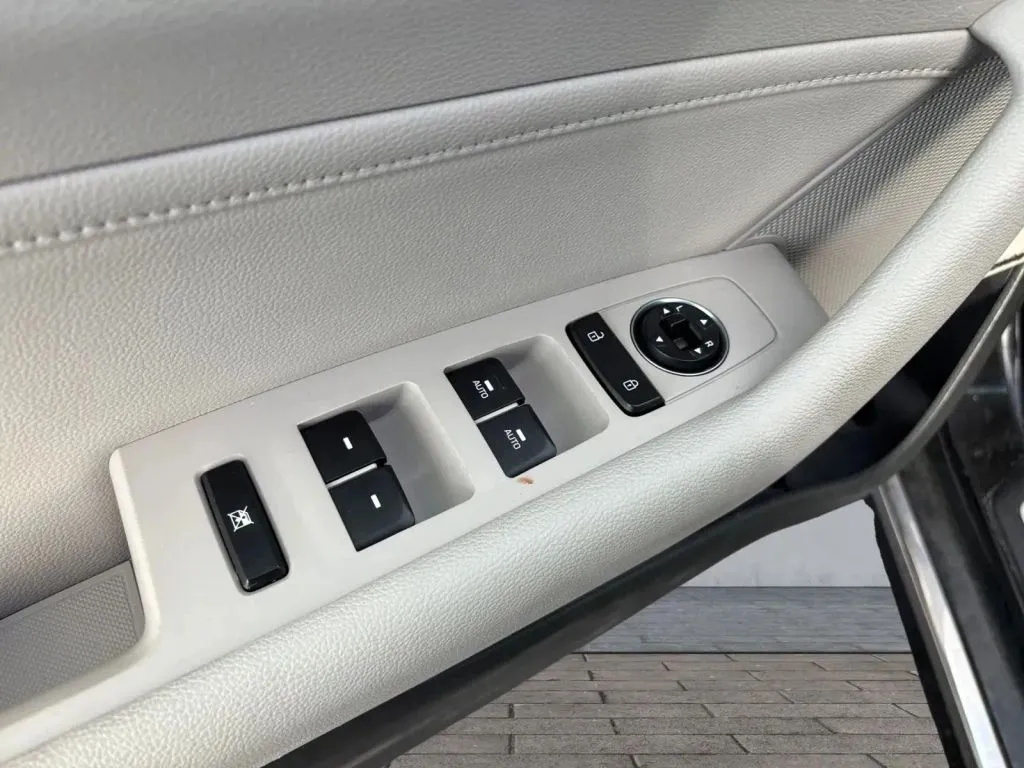 More photos of 2017 Hyundai Sonata Plug-in Hybrid Limited Sedan 4D at Drive N-Motion Greeley, CO