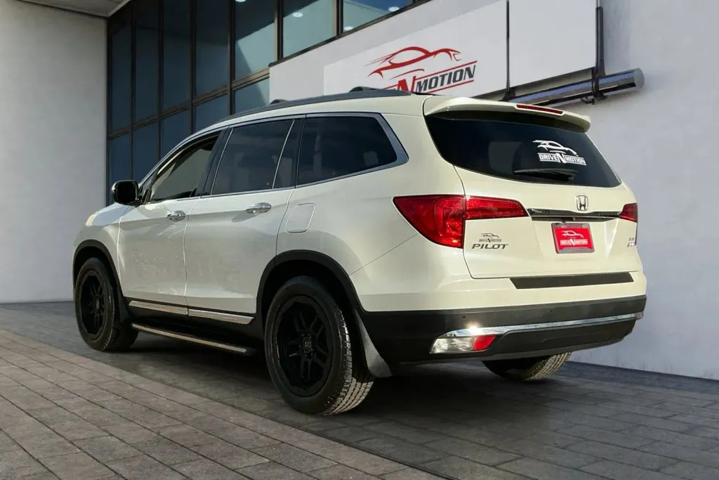 More photos of 2018 Honda Pilot Elite Sport Utility 4D at Drive N-Motion Greeley, CO