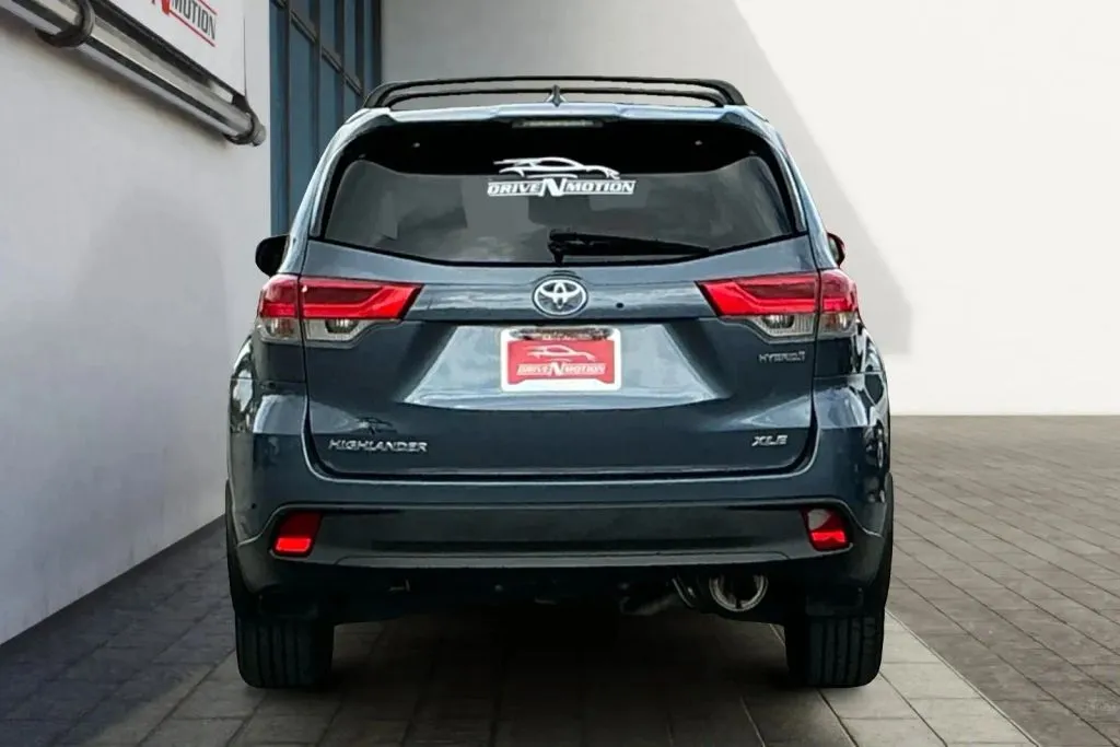 More photos of 2019 Toyota Highlander Hybrid XLE Sport Utility 4D at Drive N-Motion Greeley, CO